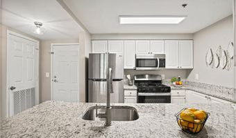 1045 N UTAH St 2-608, Arlington, VA 22201