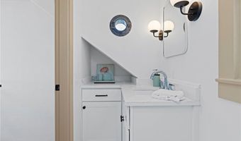 18 Barney St 3, Newport, RI 02840