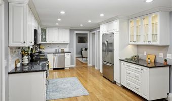 123 Stone Gate Dr, North Kingstown, RI 02852
