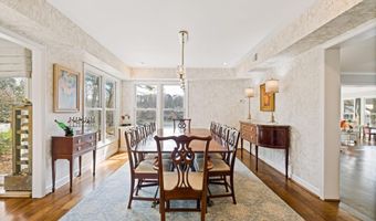 594 Hilltop Ln, Berkeley Lake, GA 30096