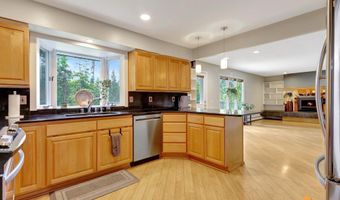 10010 Lone Tree Dr, Anchorage, AK 99507