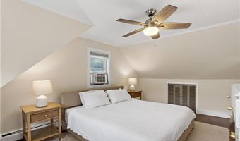 8 Lincoln Ave, Bristol, RI 02809