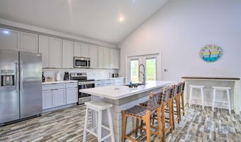 4082 Cardinal St, Bay St. Louis, MS 39520
