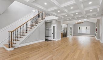 37 Beverly Dr, Albertson, NY 11507