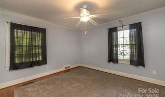 80 Pine St, Badin, NC 28009