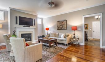 15 Wildwood Dr, Albany, NY 12211