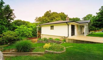 50 W Oak Hill Dr, Ballwin, MO 63021