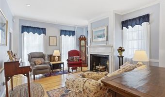 693 Hope St, Bristol, RI 02809