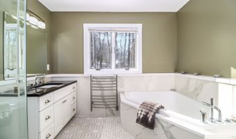 8 Marilyn Rd, Brookfield, CT 06804
