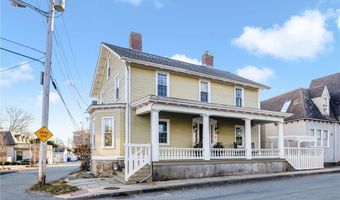 17 Old Beach Rd, Newport, RI 02840