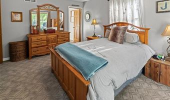 8110 Wolf Rd, Alton, IL 62002
