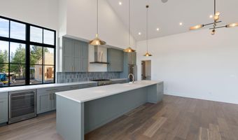 3118 NW Crossing Dr, Bend, OR 97703