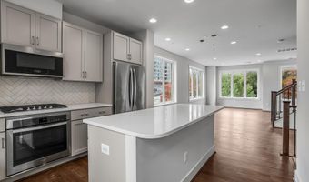 6940 ROCKLEDGE Dr, Bethesda, MD 20817