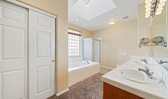 11262 Country Club Dr, Apple Valley, CA 92308