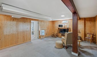 6823 NW Golden Ln, Des Moines, IA 50313