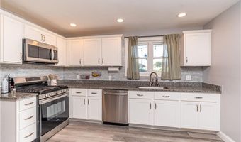 3 Hilltop St, Johnston, RI 02919