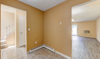 132 Sutton Pl 132, Bloomfield, CT 06002