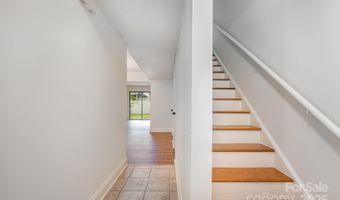 3709 Willow Point Dr, Charlotte, NC 28277