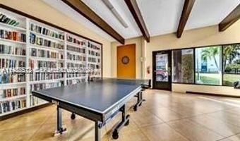 3401 N Country Club Dr 206, Aventura, FL 33180