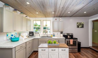 29 Sandusky St, Fredericktown, OH 43019