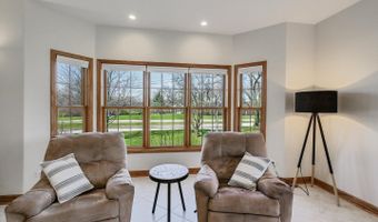 500 E Sherwood Dr, Addison, IL 60101