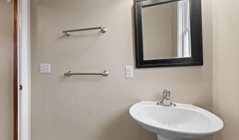907 E Hunt St, Adrian, MI 49221