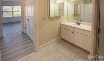 9 Kenilworth Knl 207, Asheville, NC 28805