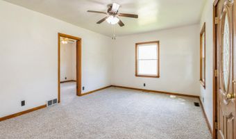 305 6th St, Adair, IA 50002