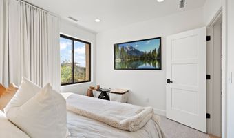 348 E HIDDEN LAKE Dr, Bountiful, UT 84010