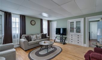 16 Bethune St, Alexandria Bay, NY 13607