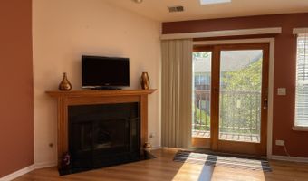 2043 Peach Tree Ln, Algonquin, IL 60102