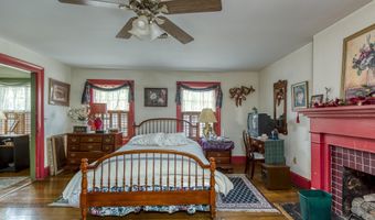 210 NE Valley St, Abingdon, VA 24210