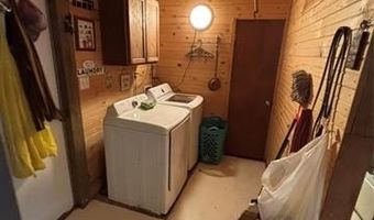 526 SW 2nd St, Adair, OK 74330