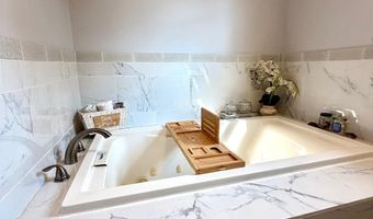 33 Livingston Ave, Avenel, NJ 07001