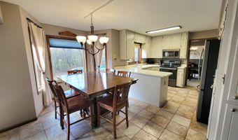 707 Taylor Dr, Aberdeen, SD 57401