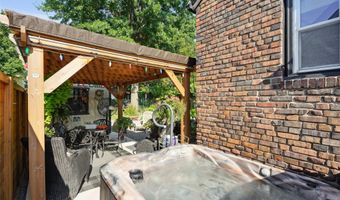 3618 SW 9th St, Des Moines, IA 50315