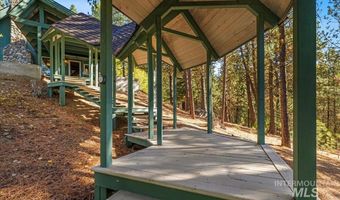 9734 Moore Dr, Cascade, ID 83611