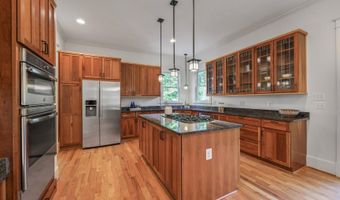 5517 MCKINLEY St, Bethesda, MD 20817