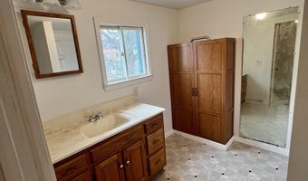 526 Hannah Ave, Alma, MI 48801