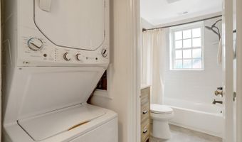 3052 S BUCHANAN St #C1, Arlington, VA 22206