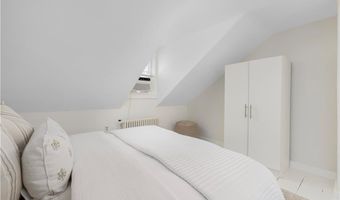 27 Dean Ave 3, Newport, RI 02840