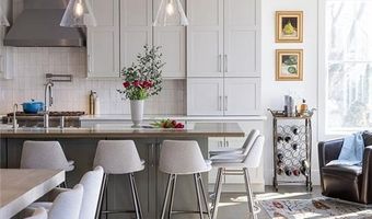 01 Sanctuary Ln, North Kingstown, RI 02852