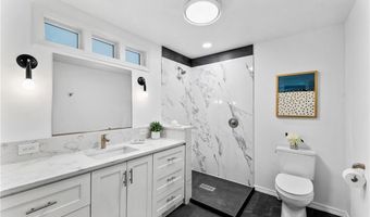 6 North Ln, Barrington, RI 02806