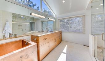 393 Cranberry Hole Rd, Amagansett, NY 11930