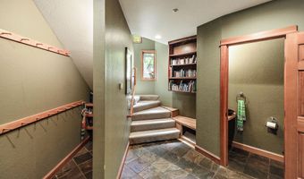 940 Pinecrest Ter, Ashland, OR 97520