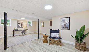 445 Lincoln Dr, Cheshire, CT 06410