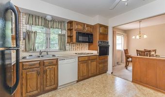 737 Smith Dr, Ballwin, MO 63011