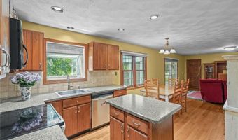 13 Sunnyside Dr, Cumberland, RI 02864
