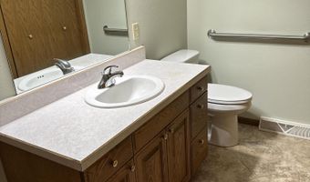 1102 Willow Dr, Aberdeen, SD 57401