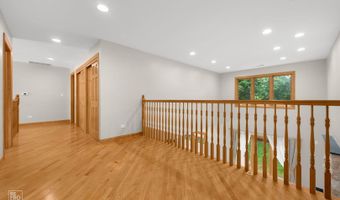 1017 E Red Oak St, Addison, IL 60101